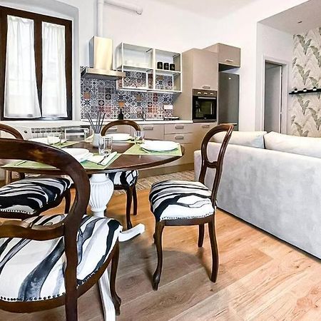 Luxury Stazione Centrale Elegante Loft Apartment Trieste Luaran gambar