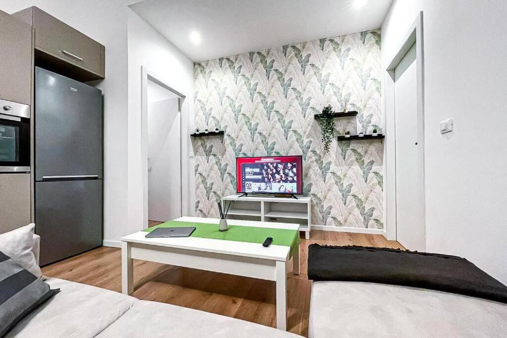 Luxury Stazione Centrale Elegante Loft Apartment Trieste Luaran gambar